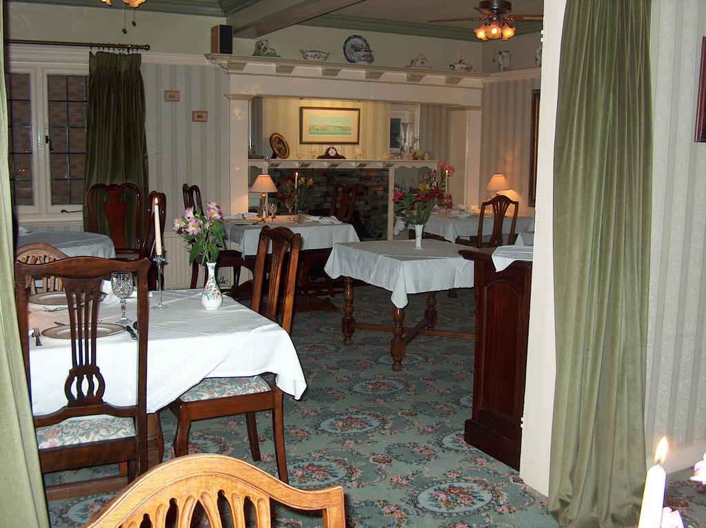 איסט קאוס Crossways House Bed And Breakfast מראה חיצוני תמונה